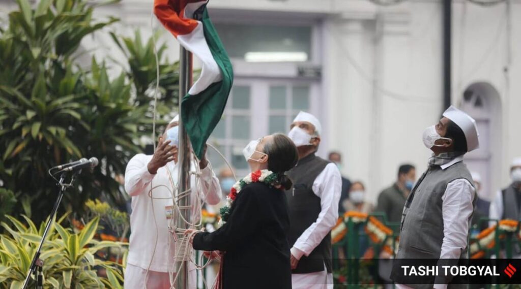 Congress flag falls as Sonia Gandhi tries to unfurl it on party Foundation Day