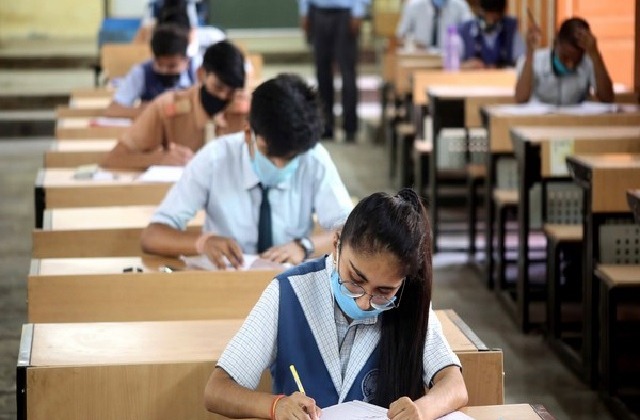 DDMA does away with 50% attendance cap but Delhi schools, colleges still directed towards caution