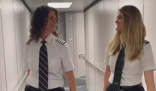 Mother-Daughter Duo Pilot Same Flight Together, Internet Overwhelmed