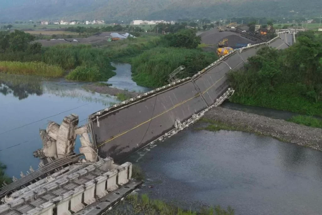 Taiwan earthquake: Shocking video shows 600-metre bridge collapsed