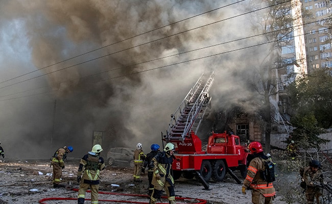 After Russian Air Strikes, Ukraine Faces 1st Nationwide Electricity Outage